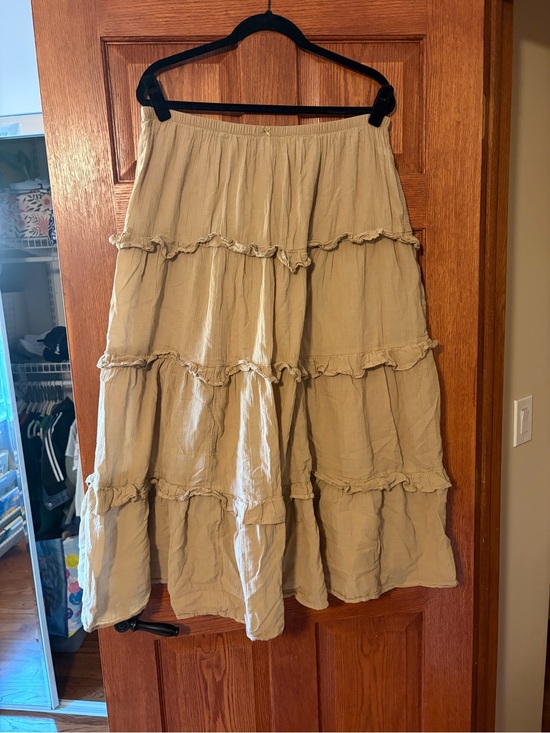 aerie Dresses & Skirts - Aerie tan ruffle maxi skirt with elastic waistband, size XL #boho